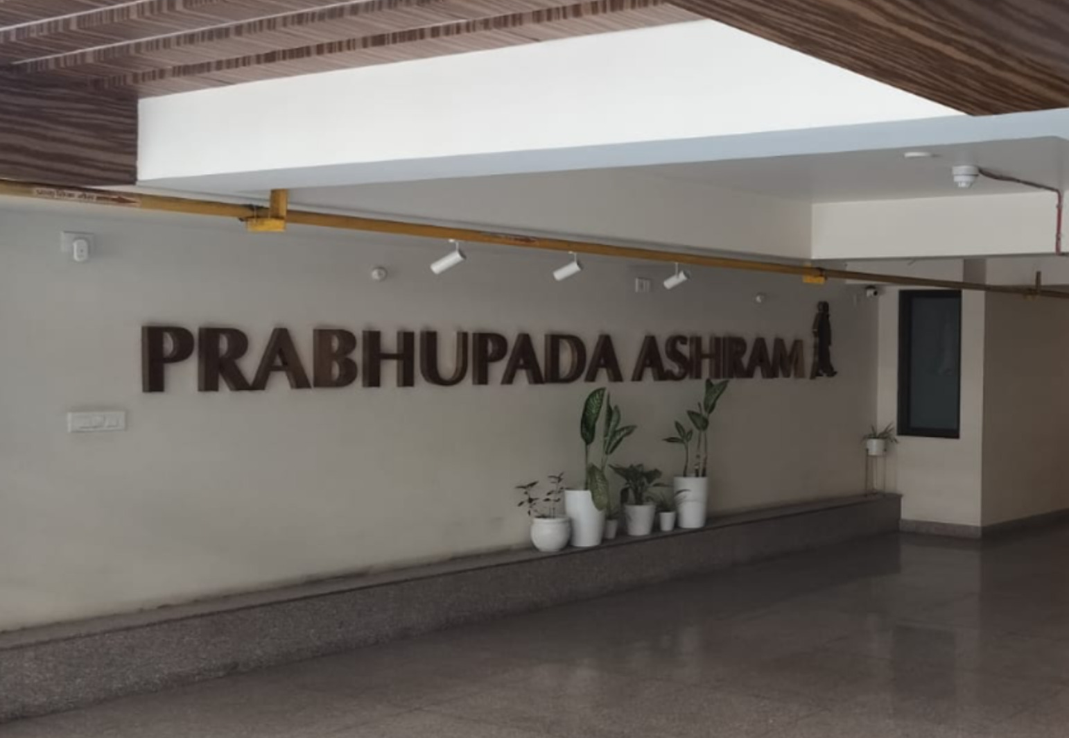 Ashram pathway
